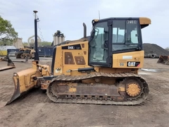 Caterpillar D4K Bulldozer à rampe d'occasion 120 kW Puissance pour niveler le terrain